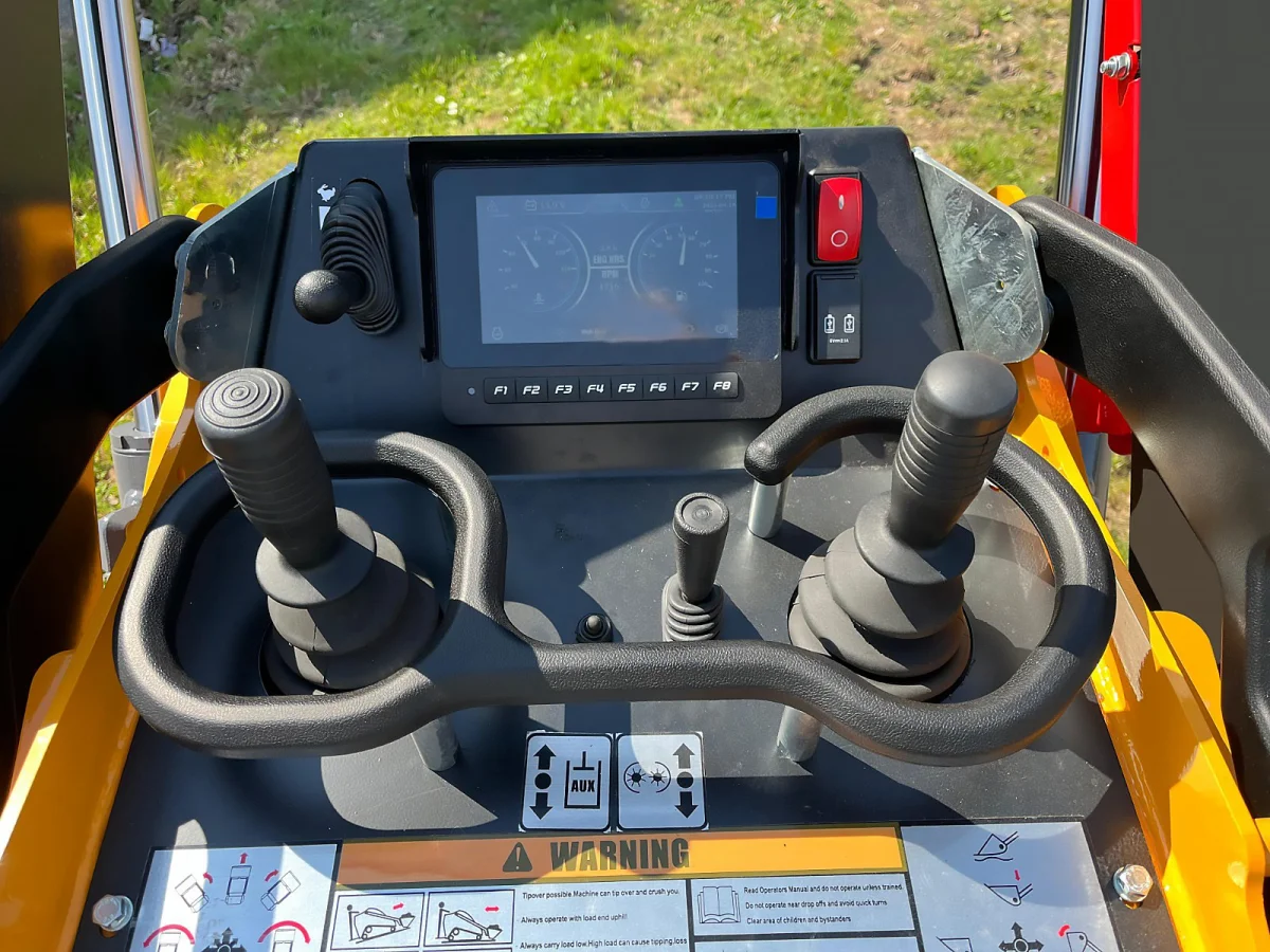 Eurotrac SK10 Skid Steer Lader Hoflader – Bild 5