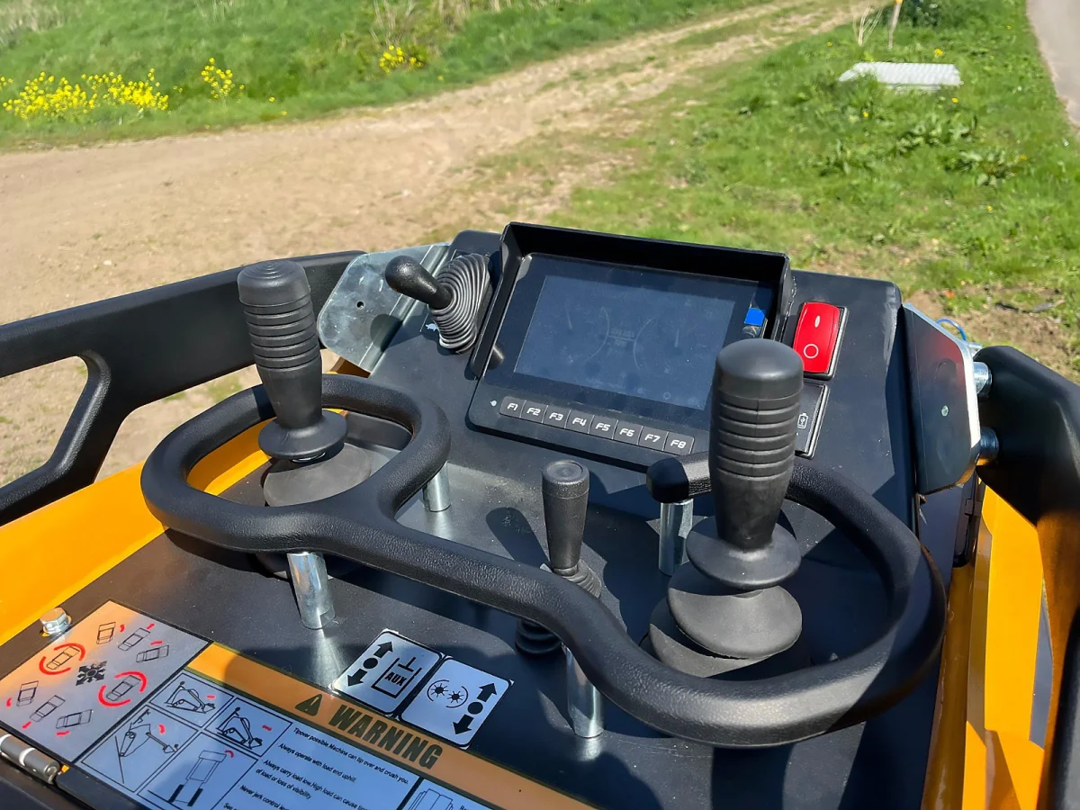 Eurotrac SK10 Skid Steer Lader Hoflader – Bild 6