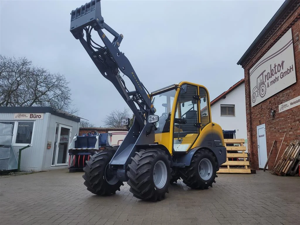 Hoflader Eurotrac W12 Vollkabine - neuer Style – Bild 12