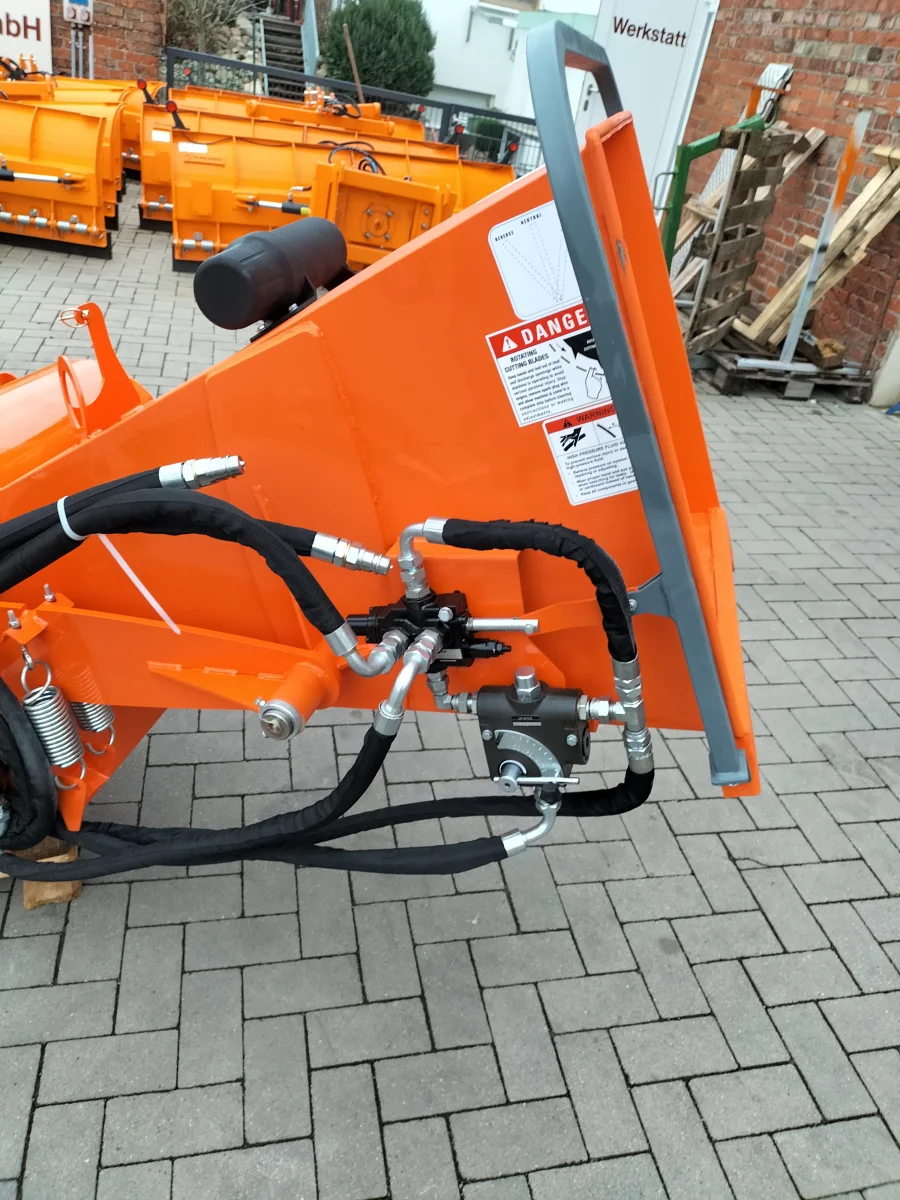 Holzhäcksler Brawn 160 mit hydr. Einzug – Bild 6