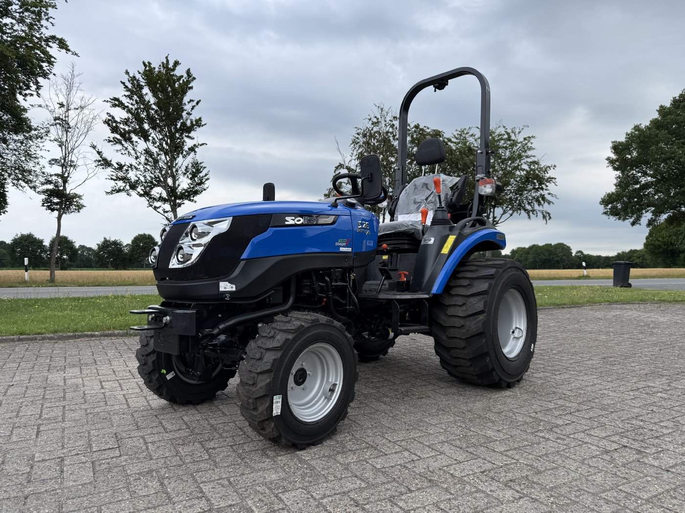 Solis Kompakttraktor 26 9+9 Vorführer mit Industriebereifung -sofort verfügbar – Bild 2