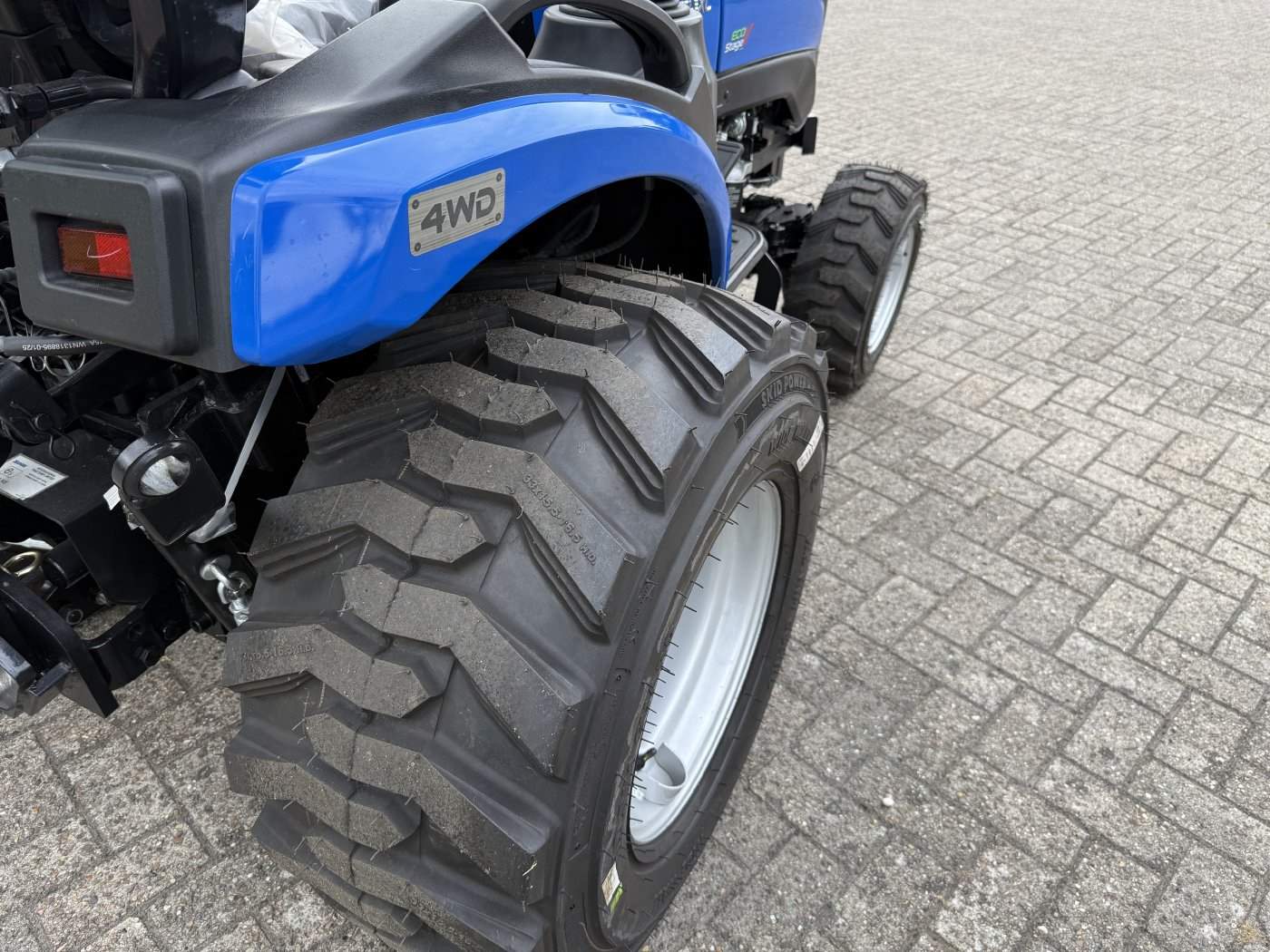 Solis Kompakttraktor 26 9+9 Vorführer mit Industriebereifung -sofort verfügbar – Bild 4