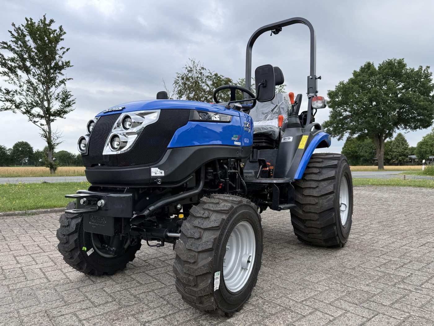 Solis Kompakttraktor 26 9+9 Vorführer mit Industriebereifung -sofort verfügbar – Bild 7