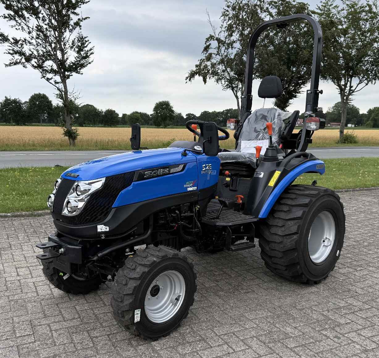 Solis Kompakttraktor 26 9+9 Vorführer mit Industriebereifung -sofort verfügbar – Bild 8