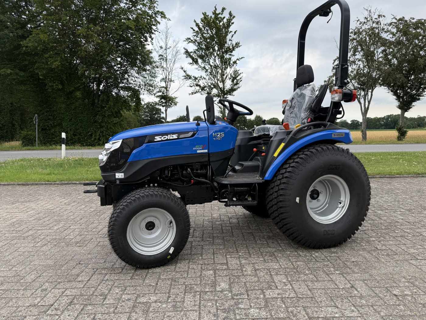 Solis Kompakttraktor 26 HST Vorführer mit Rasen-Bereifung groß -sofort verfügbar – Bild 2