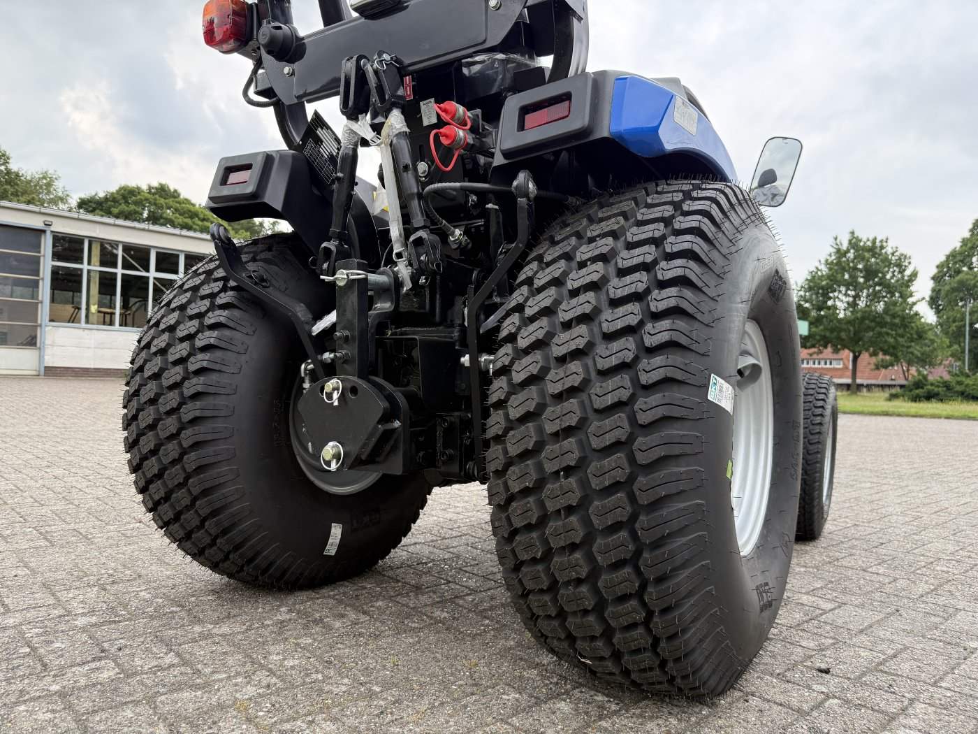 Solis Kompakttraktor 26 HST Vorführer mit Rasen-Bereifung groß -sofort verfügbar – Bild 4